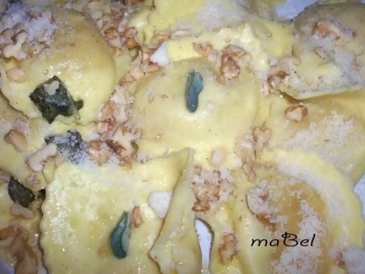 Raviolis con manteca de salvia y nuez