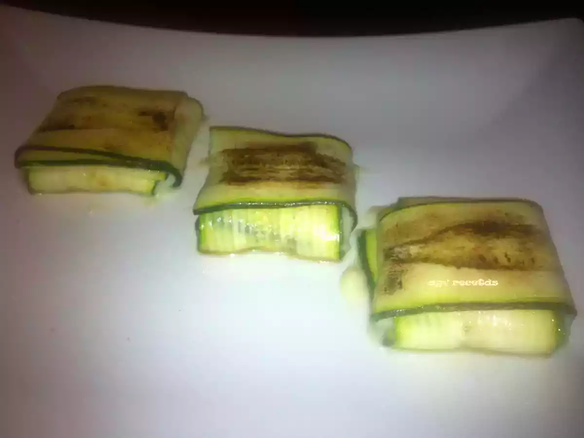 RAVIOLIS DE CALABACIN CON BECHAMEL DE GAMBAS