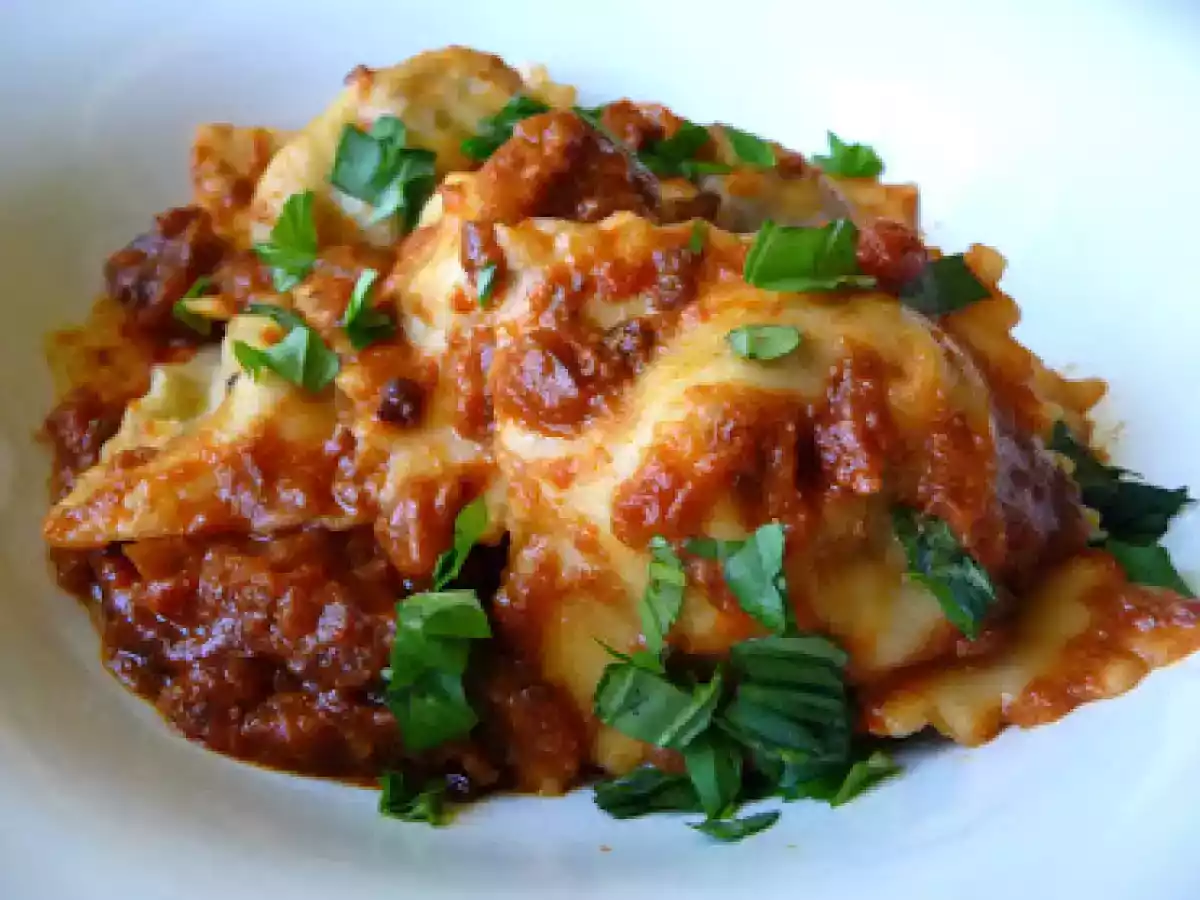 Raviolis de carne y fungui porcini en salsa