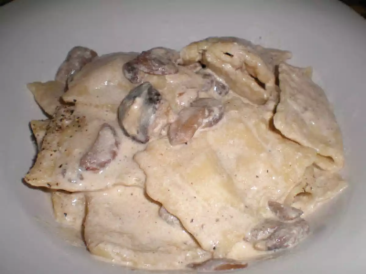 Raviolis de pasta fresca rellenos de setas - foto 2