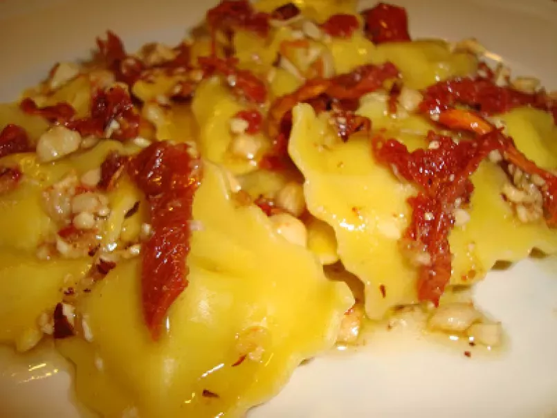 Raviolis de queso manchego con pesto de frutos secos y tomate - foto 3