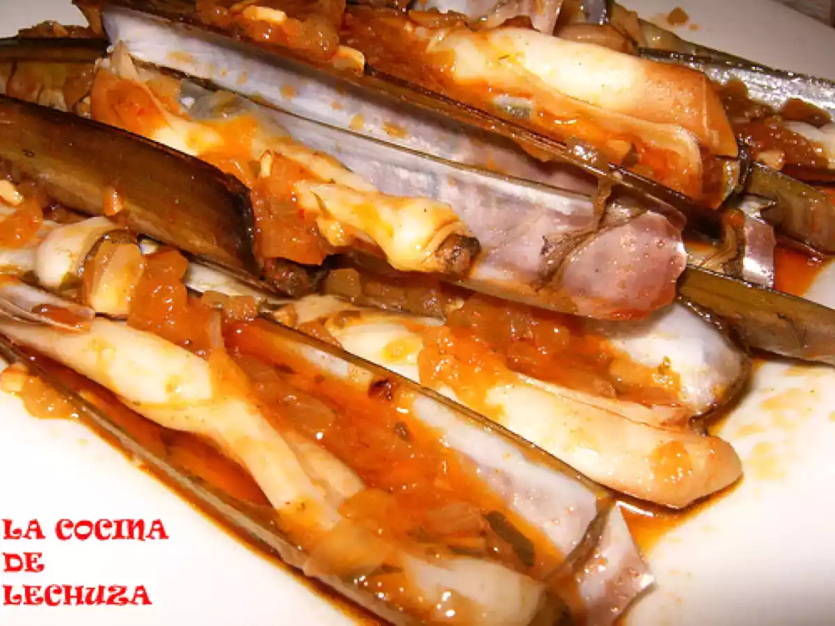 Receta gallega: navajas a la plancha y navajas en salsa marinera