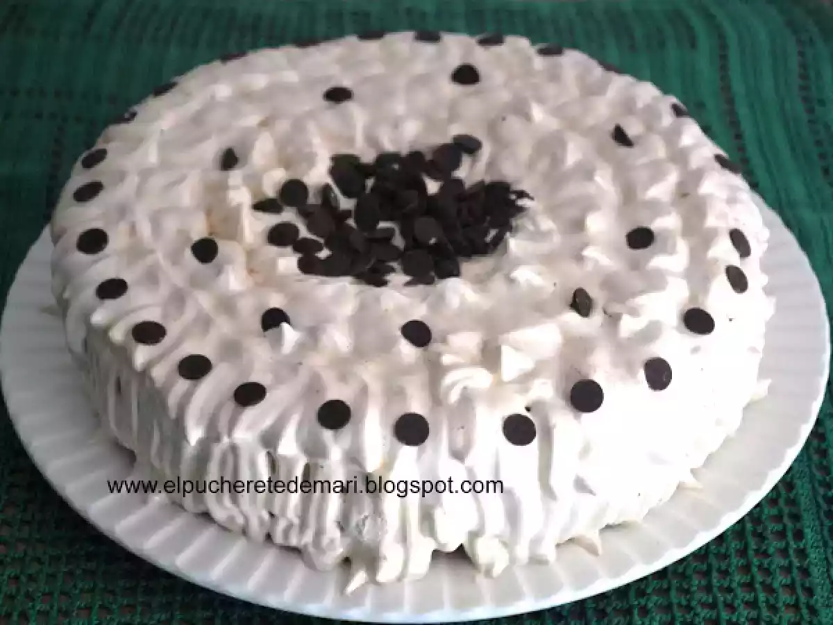 Red velvet cake con suspiro de café