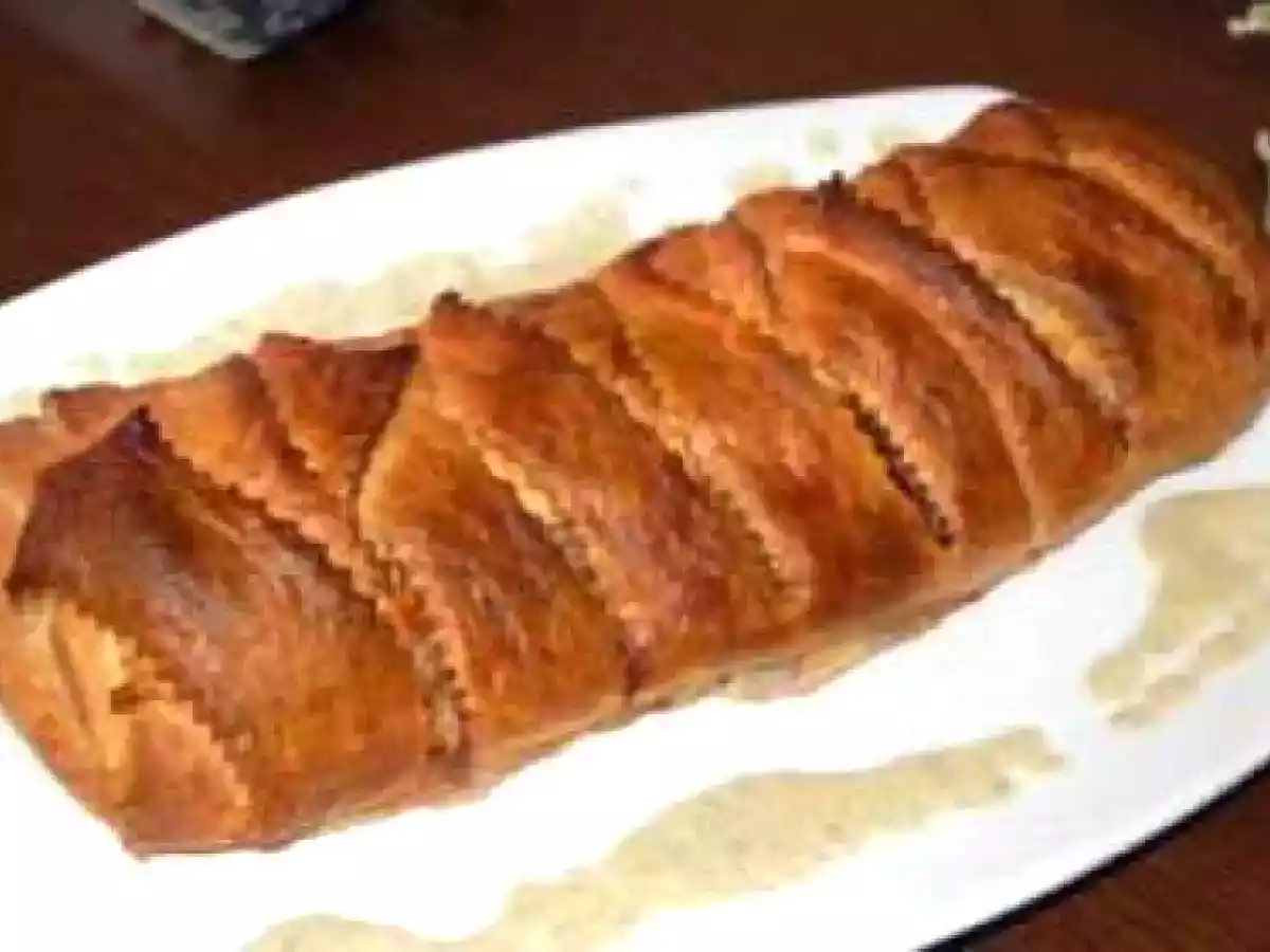 Redondo de carne picada encamisada con hojaldre