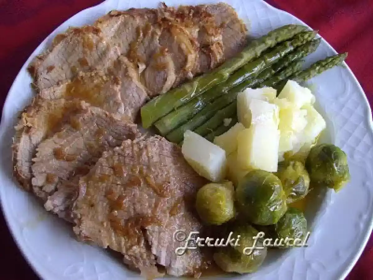 Redondo de ternera a la cebolla confitada