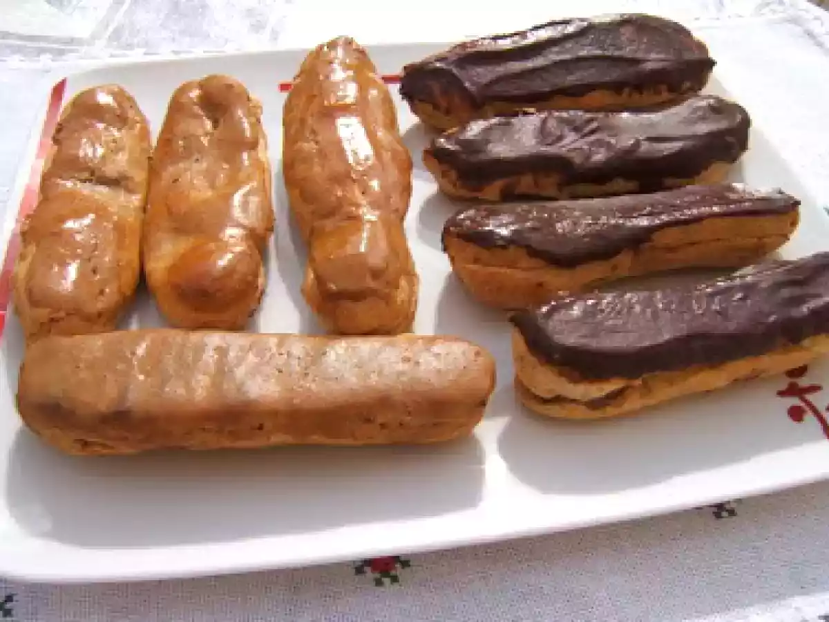 Relámpagos (éclairs) tradicionales: de café y de chocolate