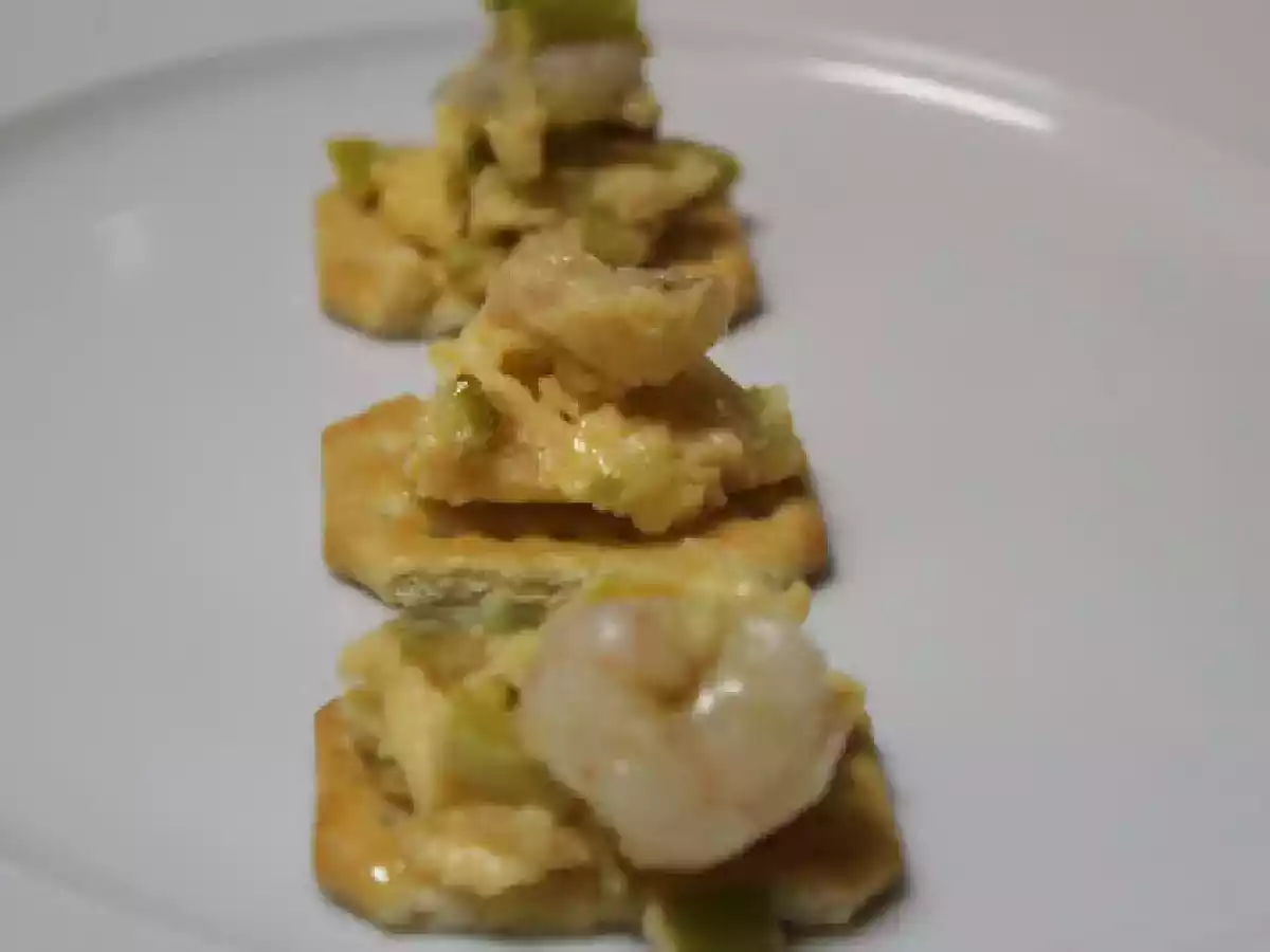 Revuelto de ajetes con langostinos - foto 2