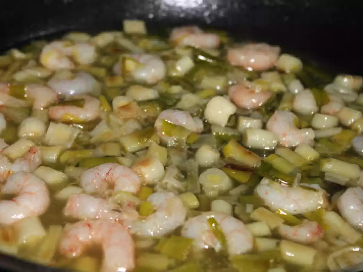 Revuelto de ajetes con langostinos - foto 3