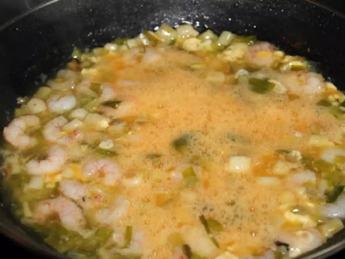 Revuelto de ajetes con langostinos - foto 6