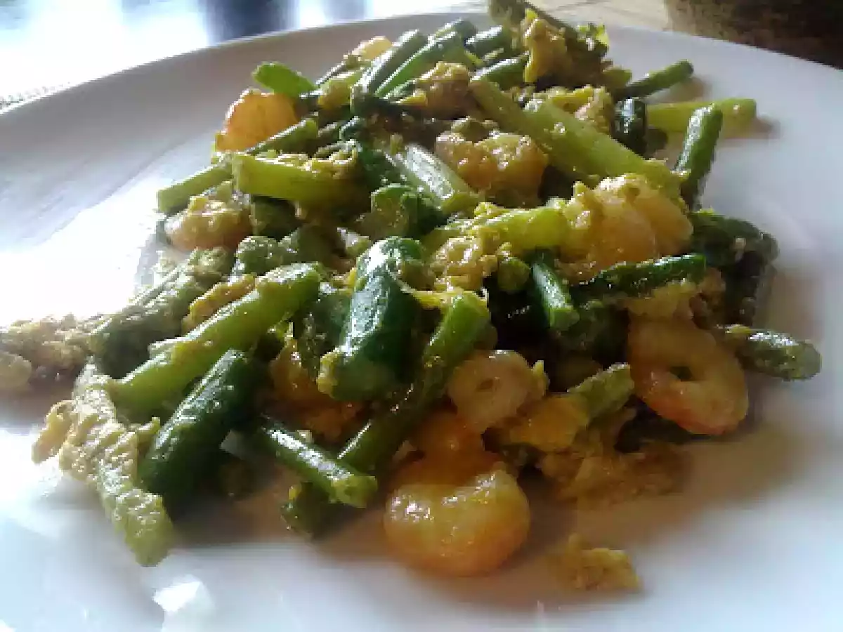 Revuelto de ajetes, trigueros y más