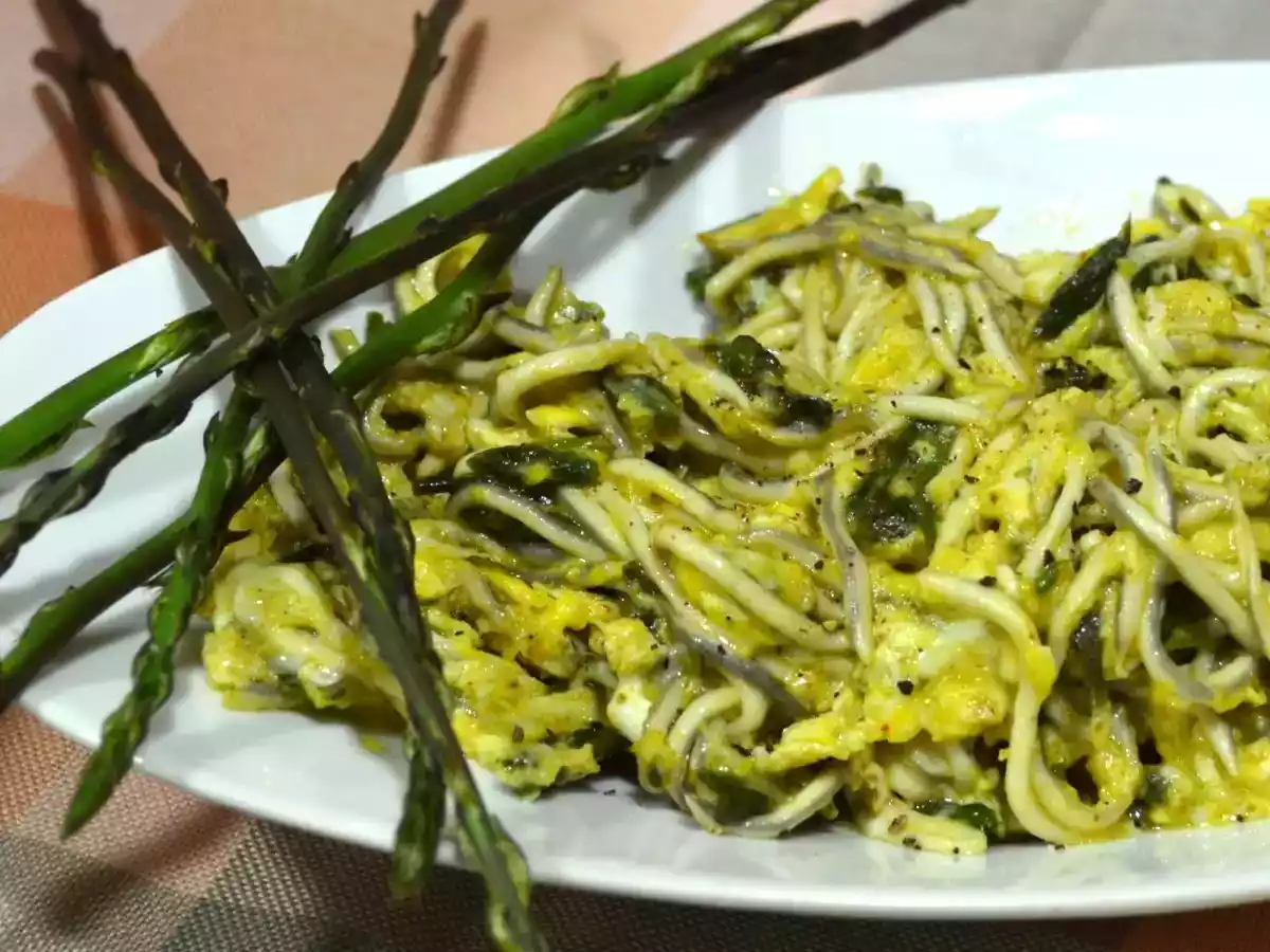 Revuelto de angulas y espárragos trigueros