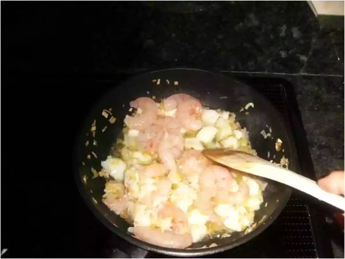 REVUELTO DE BACALAO Y GAMBAS - foto 2