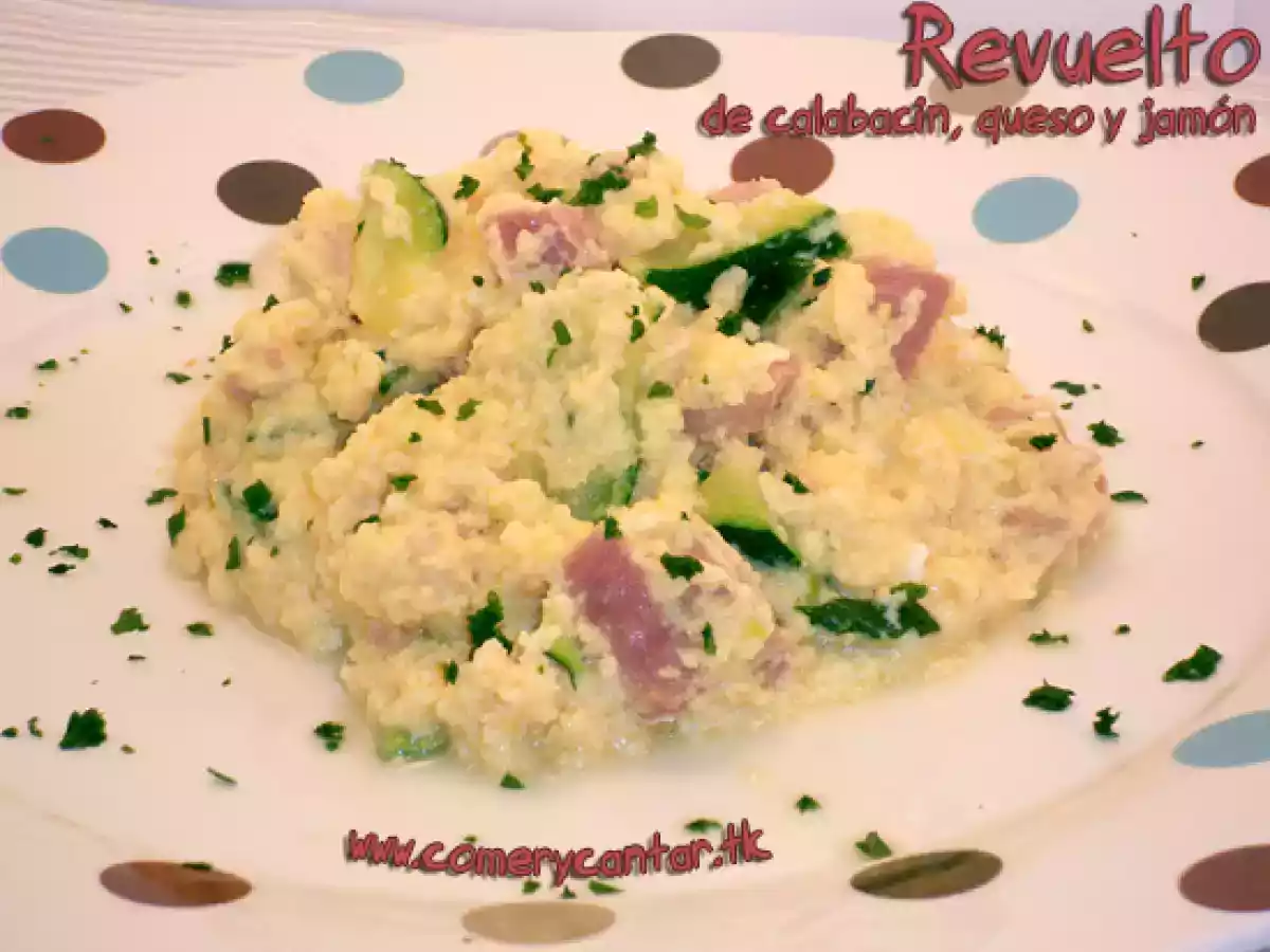 Revuelto de calabacín, jamón y queso