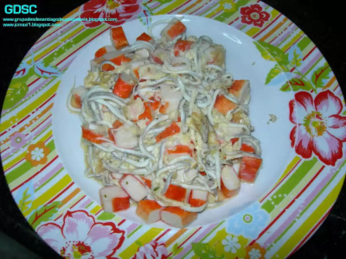 REVUELTO DE CANGREJO Y GULAS