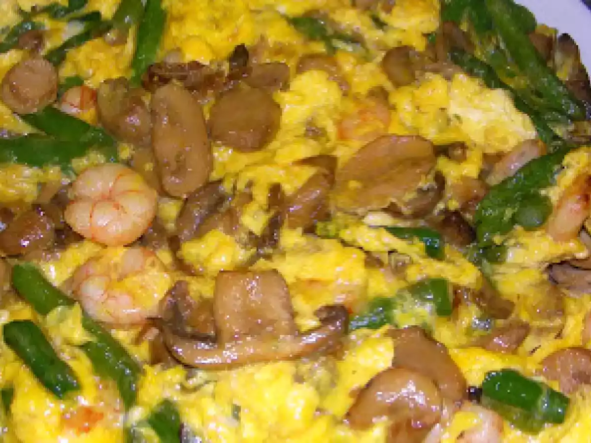 REVUELTO DE CHAMPIÑONES, GAMBAS Y ESPARRAGOS TRIGEROS EN TAN SOLO 3 PASOS