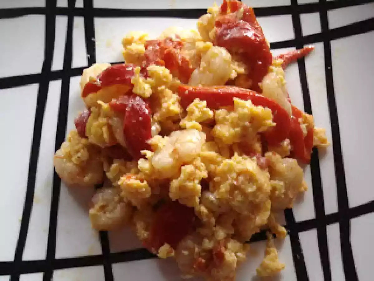 REVUELTO DE GAMBAS CON PIMIENTOS DEL PIQUILLO