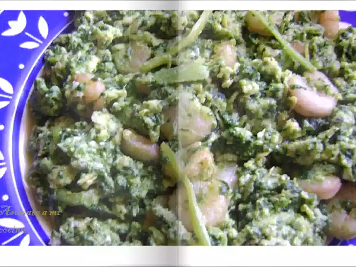 Revuelto de gambas y grelos