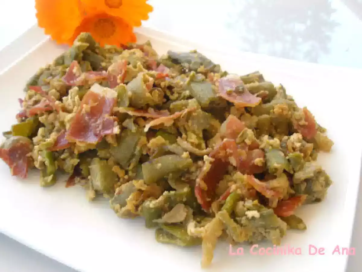 Revuelto de habas con jamón serrano