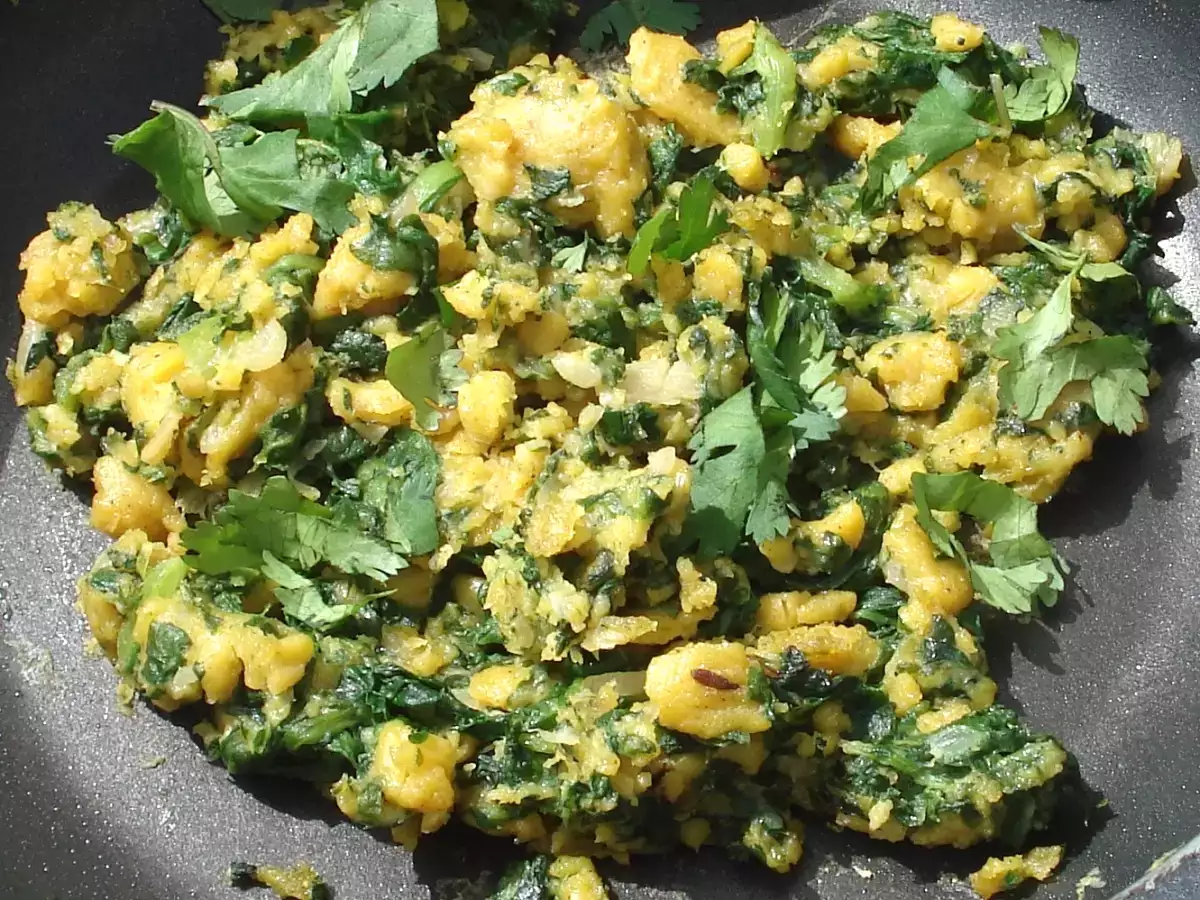 Revuelto de harina de garbanzo con acelgas y cilantro - foto 2