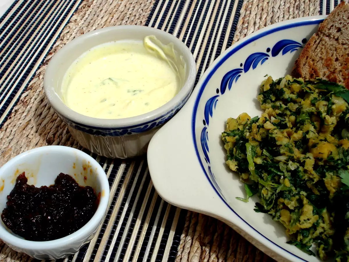 Revuelto de harina de garbanzo con acelgas y cilantro - foto 3