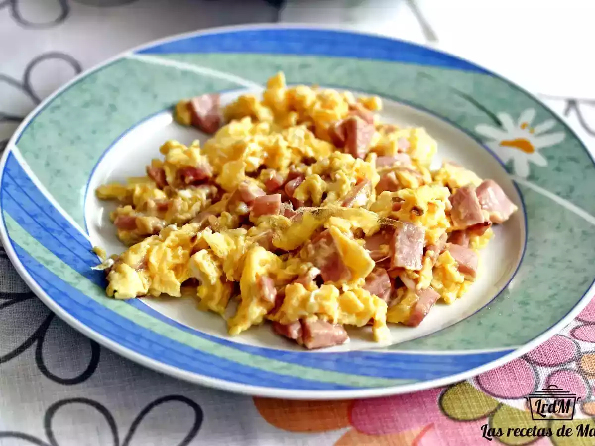 Revuelto de jamón de york y queso