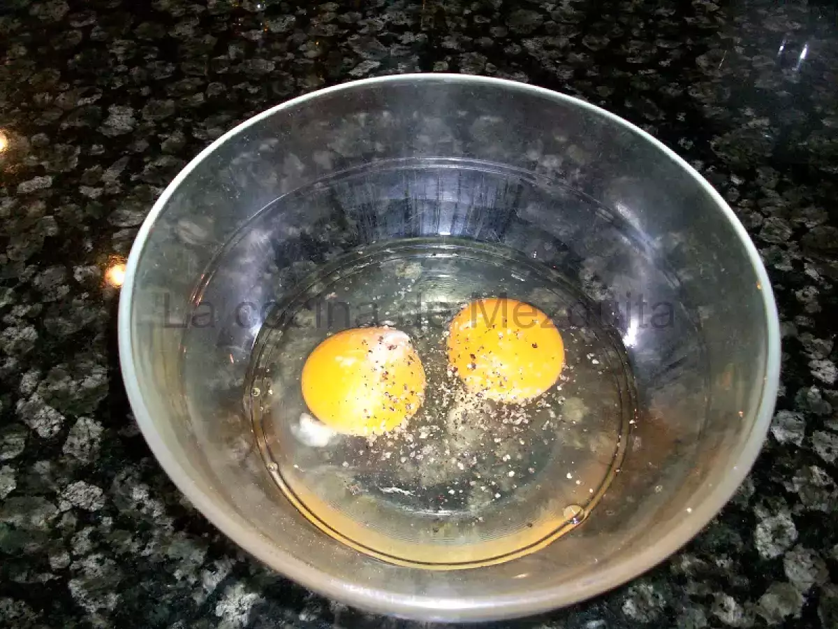 Revuelto de merluza, trigueros, ajetes y gambas. - foto 8