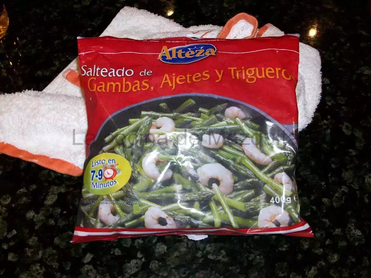 Revuelto de merluza, trigueros, ajetes y gambas. - foto 11