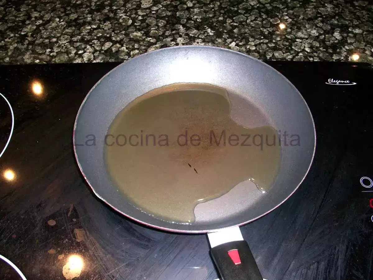 Revuelto de merluza, trigueros, ajetes y gambas. - foto 12