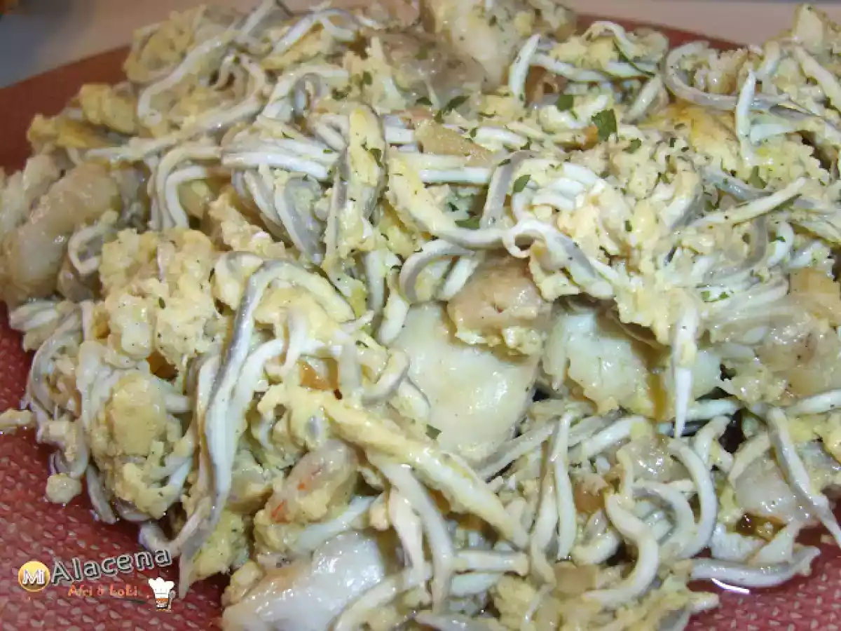 Revuelto de mero gulas y gambas