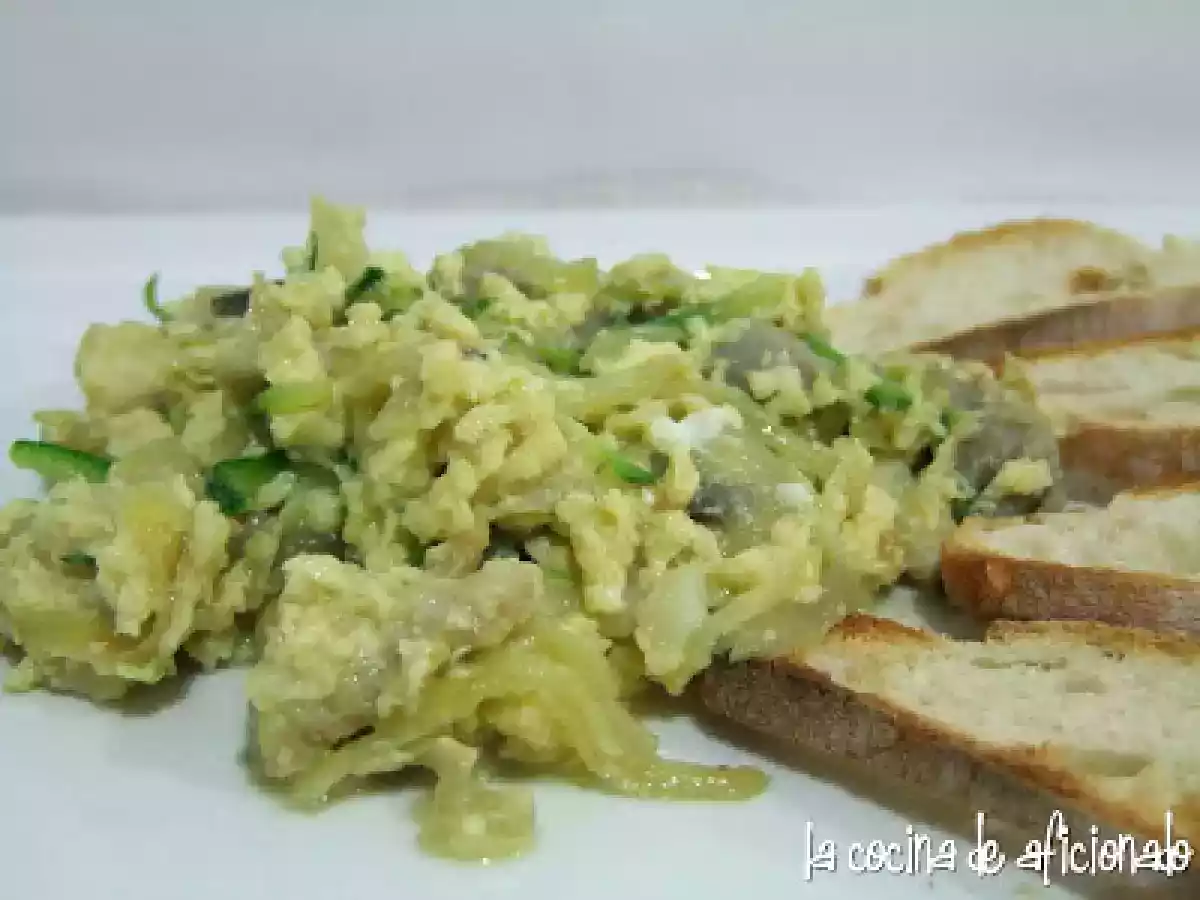 Revuelto de setas con bacalao y calabacín