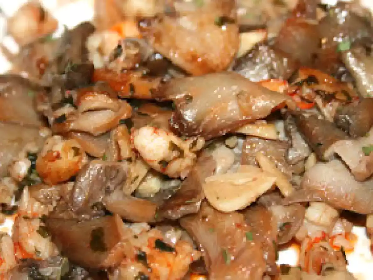 Revuelto de setas con gambones