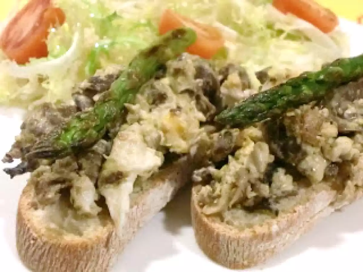 Revuelto de setas y berenjena en tosta - foto 2