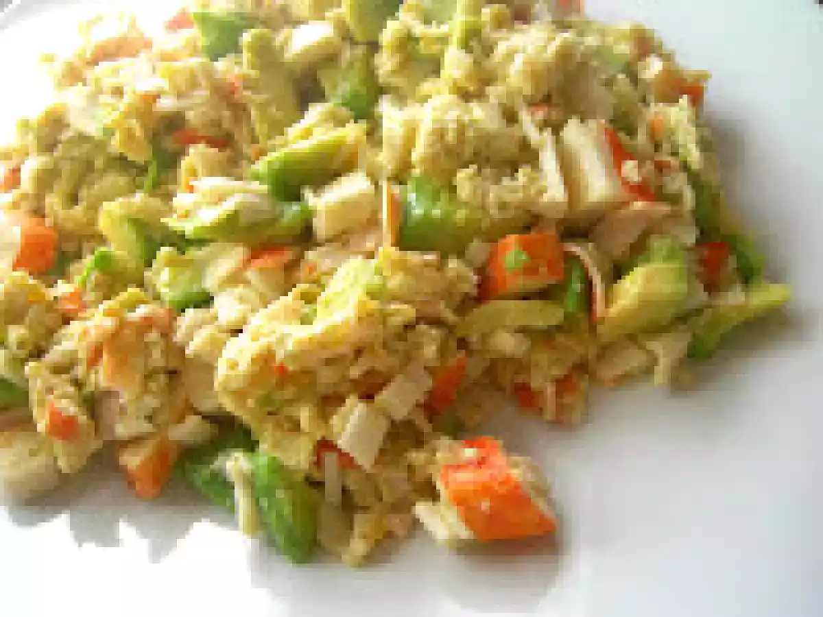 Revuelto de surimi y aguacate. Paso a paso.