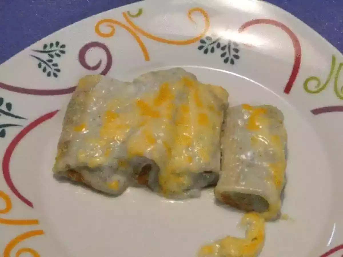 Rigatoni rellenos de carne con bechamel de roquefort