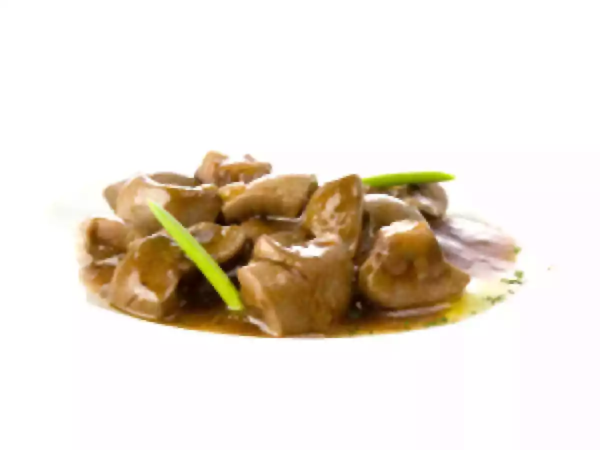 Riñones con champiñones al vino