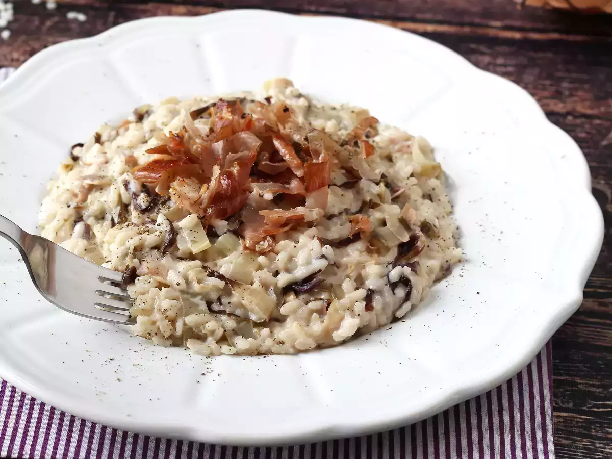 Risotto cremoso de endibia roja, bacon crujiente y queso crema