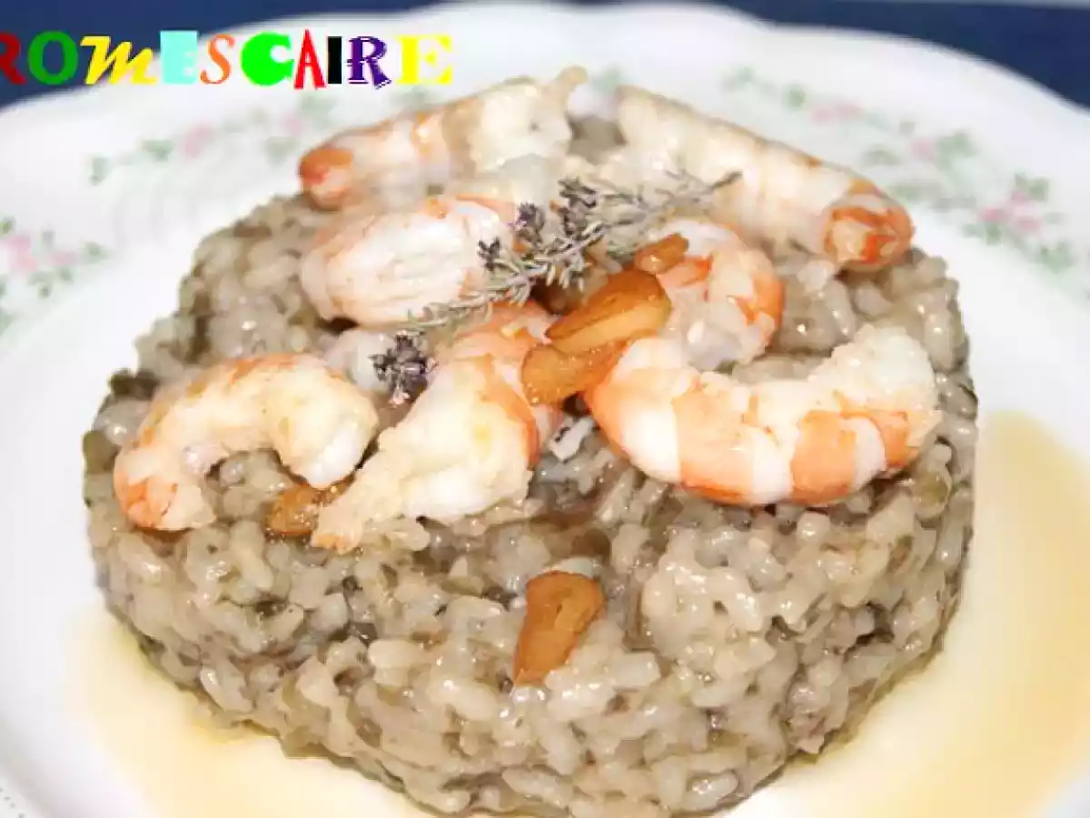 Risotto de algas nori en copos con gambas al ajillo