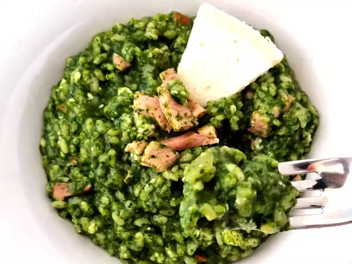 Risotto de espinacas, queso de cabra y lacón ahumado - foto 2