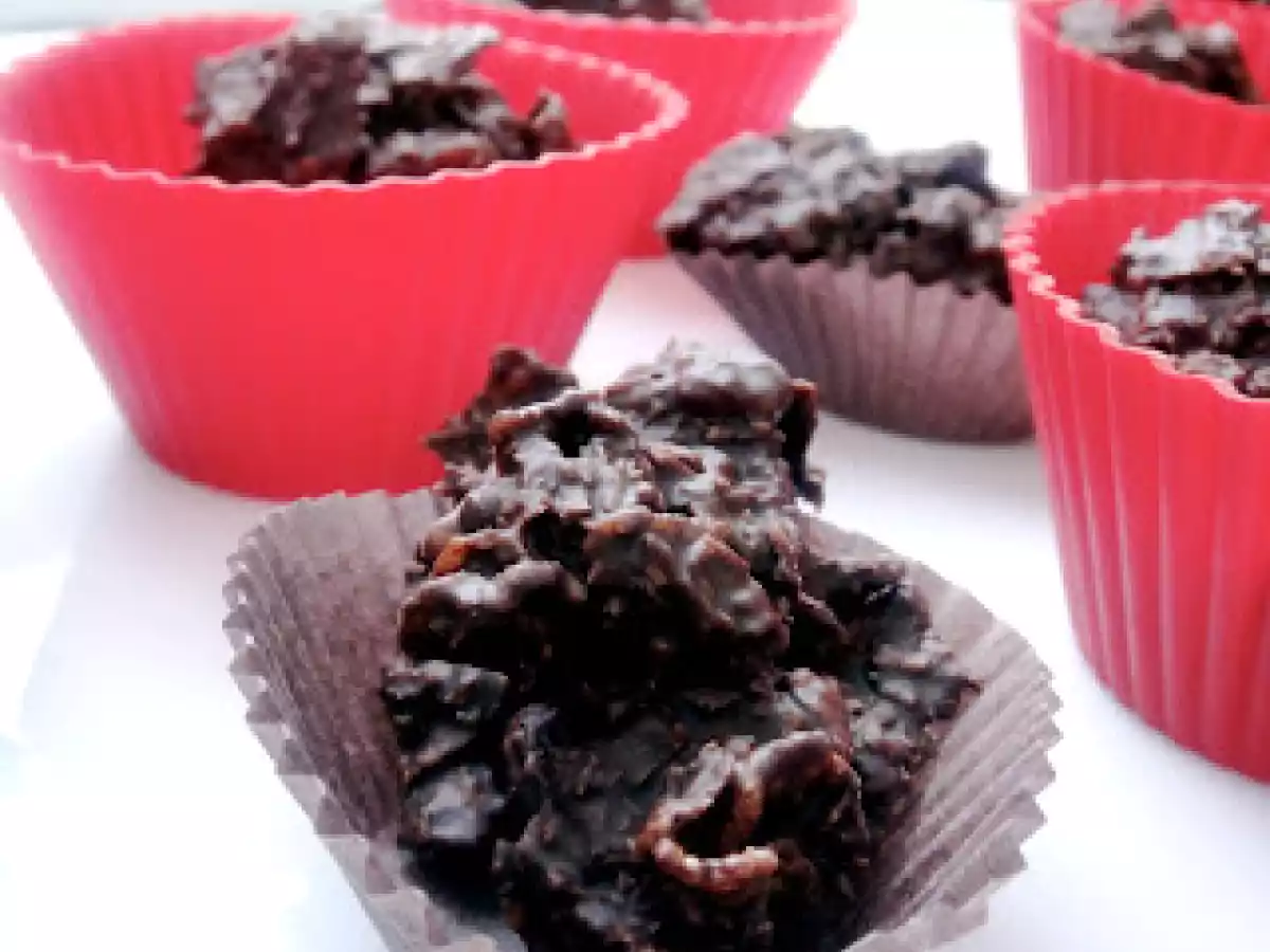 Rocas de chocolate, coco, nueces y corn flakes