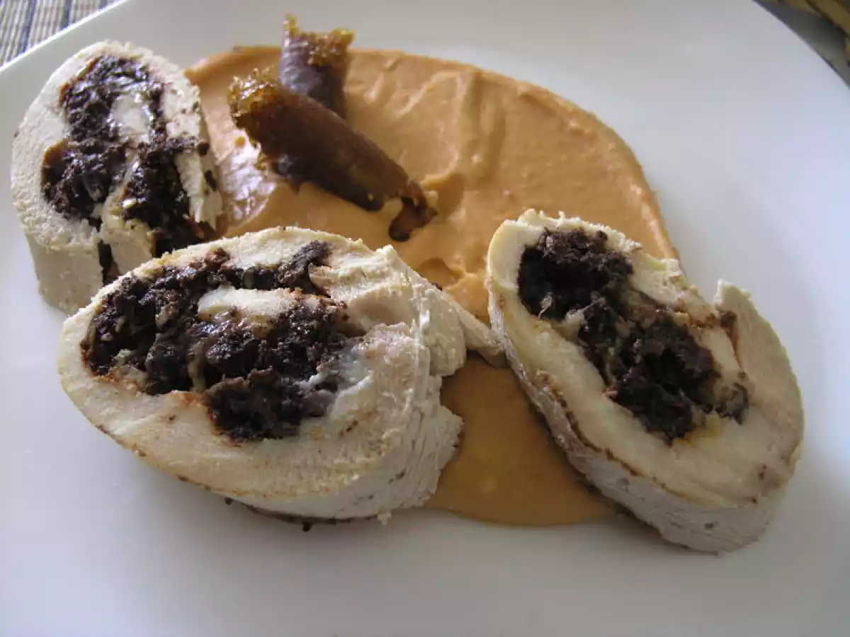 Rodó de pollastre farcit amb botifarró, cuit a baixa temperatura