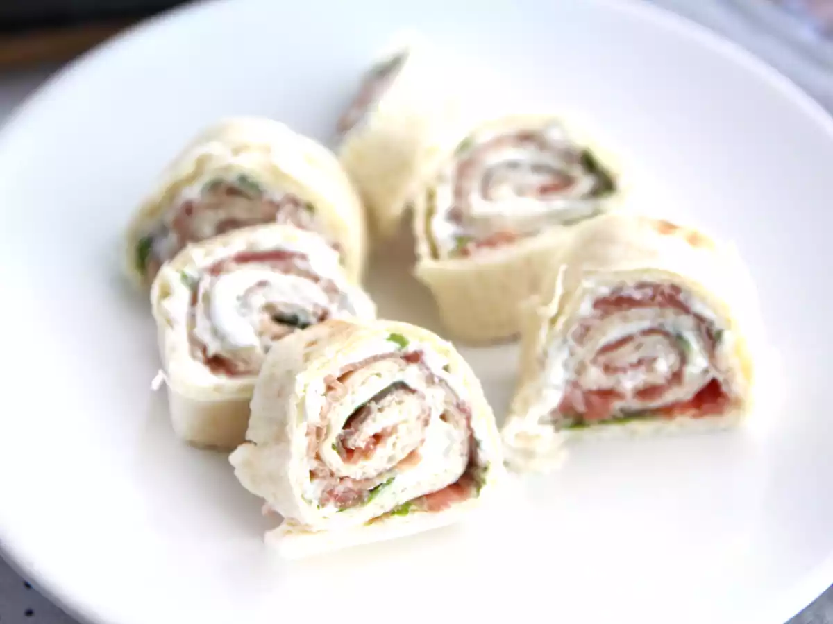 Rollito aperitivo de jamón serrano y rúcula