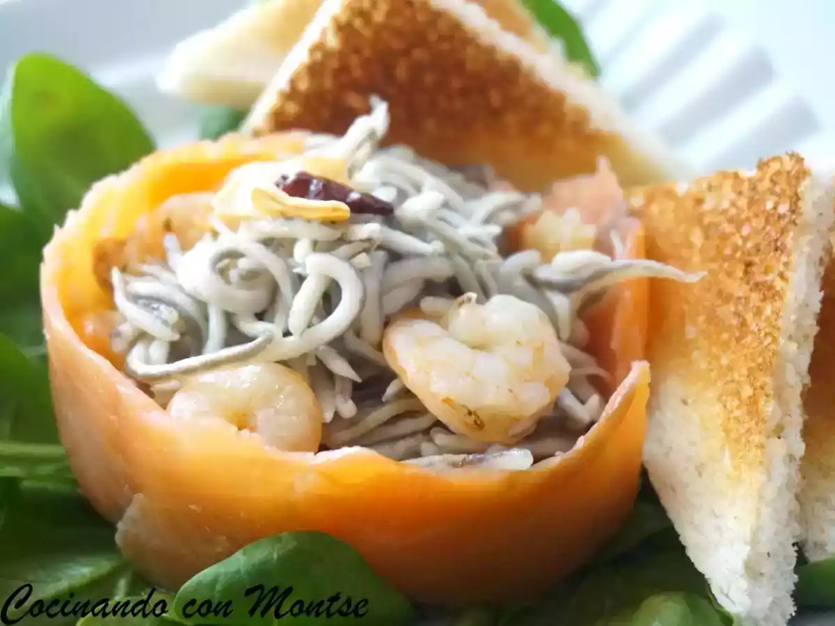 Rollito de salmón con gulas