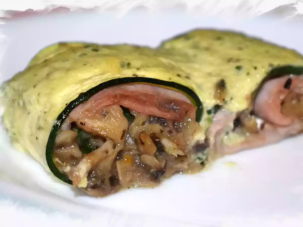 Rollitos de calabacin rellenos de champiñones y jamón de pavo