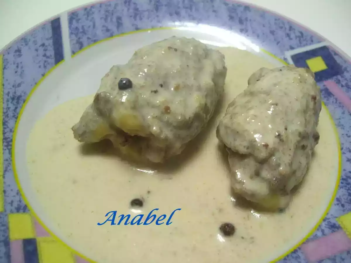 ROLLITOS DE CARNE Y QUESO A LA PIMIENTA