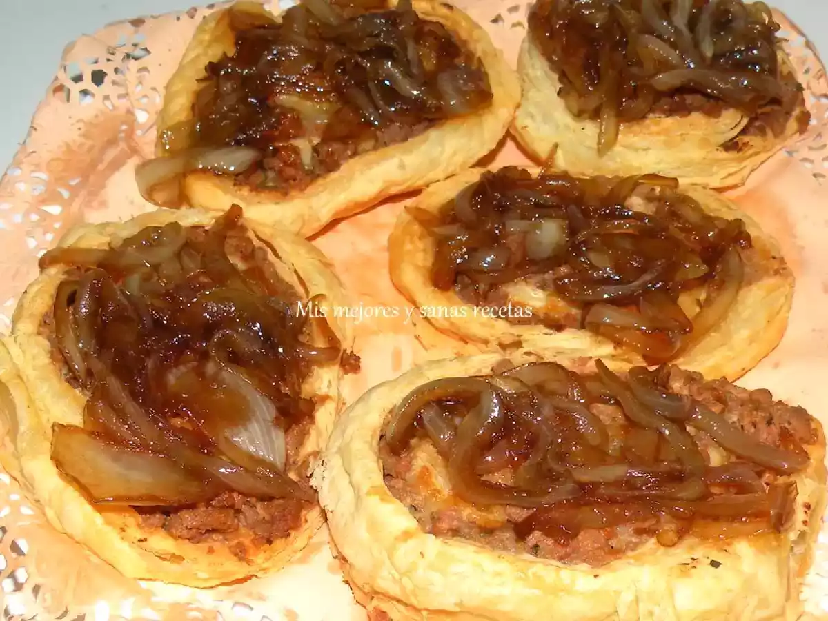 Rollitos de hojaldre con cebolla caramelizada