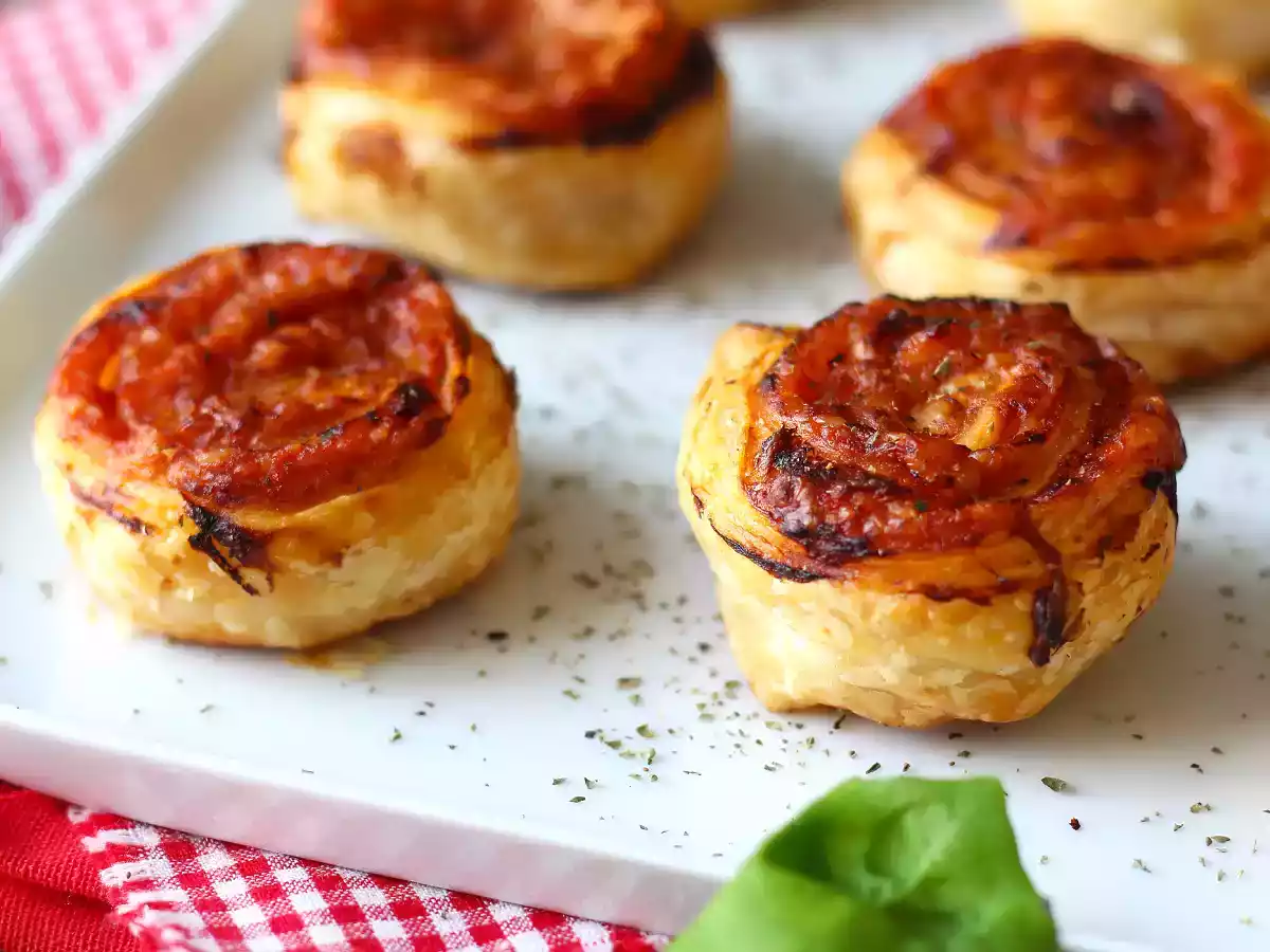 Rollitos de hojaldre con tomate y queso en freidora de aire: receta fácil y rápida - foto 3