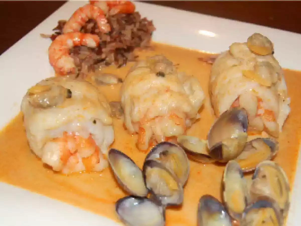 Rollitos de lenguado con salsa de marisco