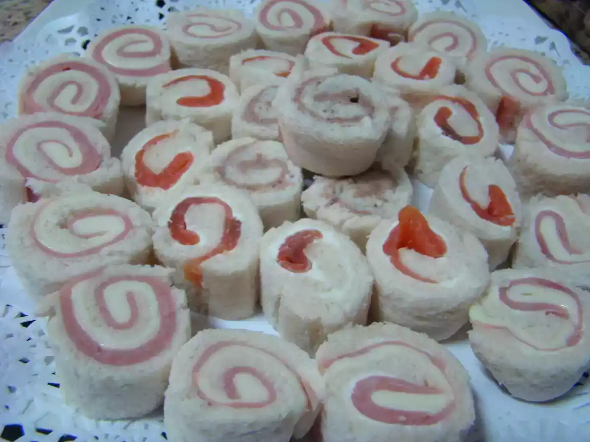 Rollitos de pan de molde