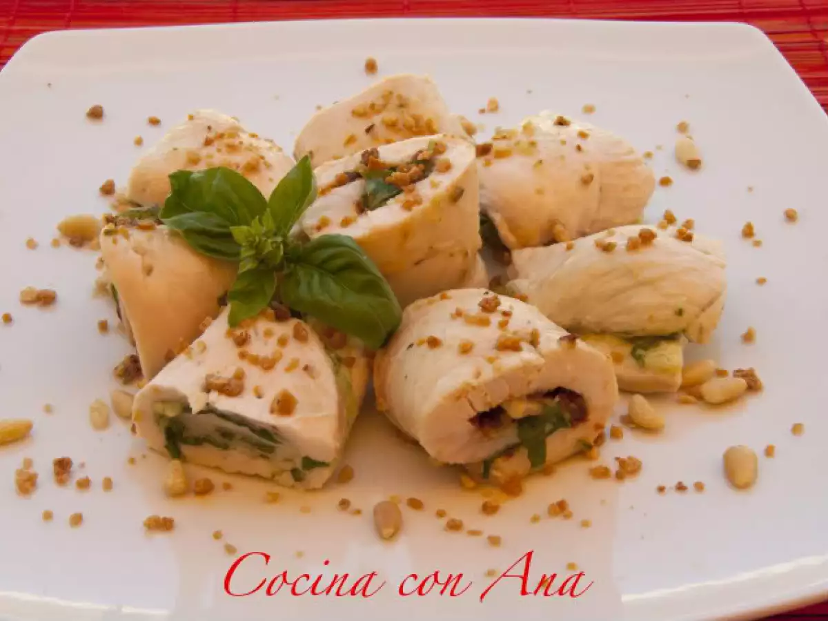 ROLLITOS DE POLLO AL PESTO