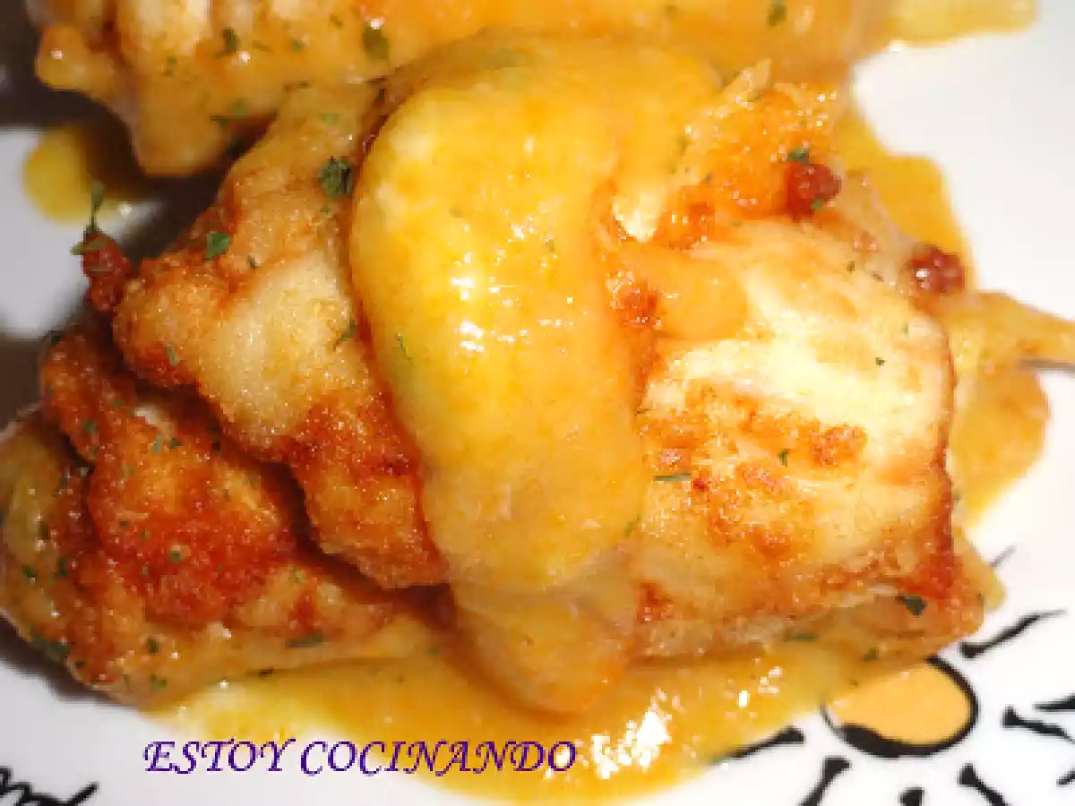 Rollitos de pollo y queso en salsa